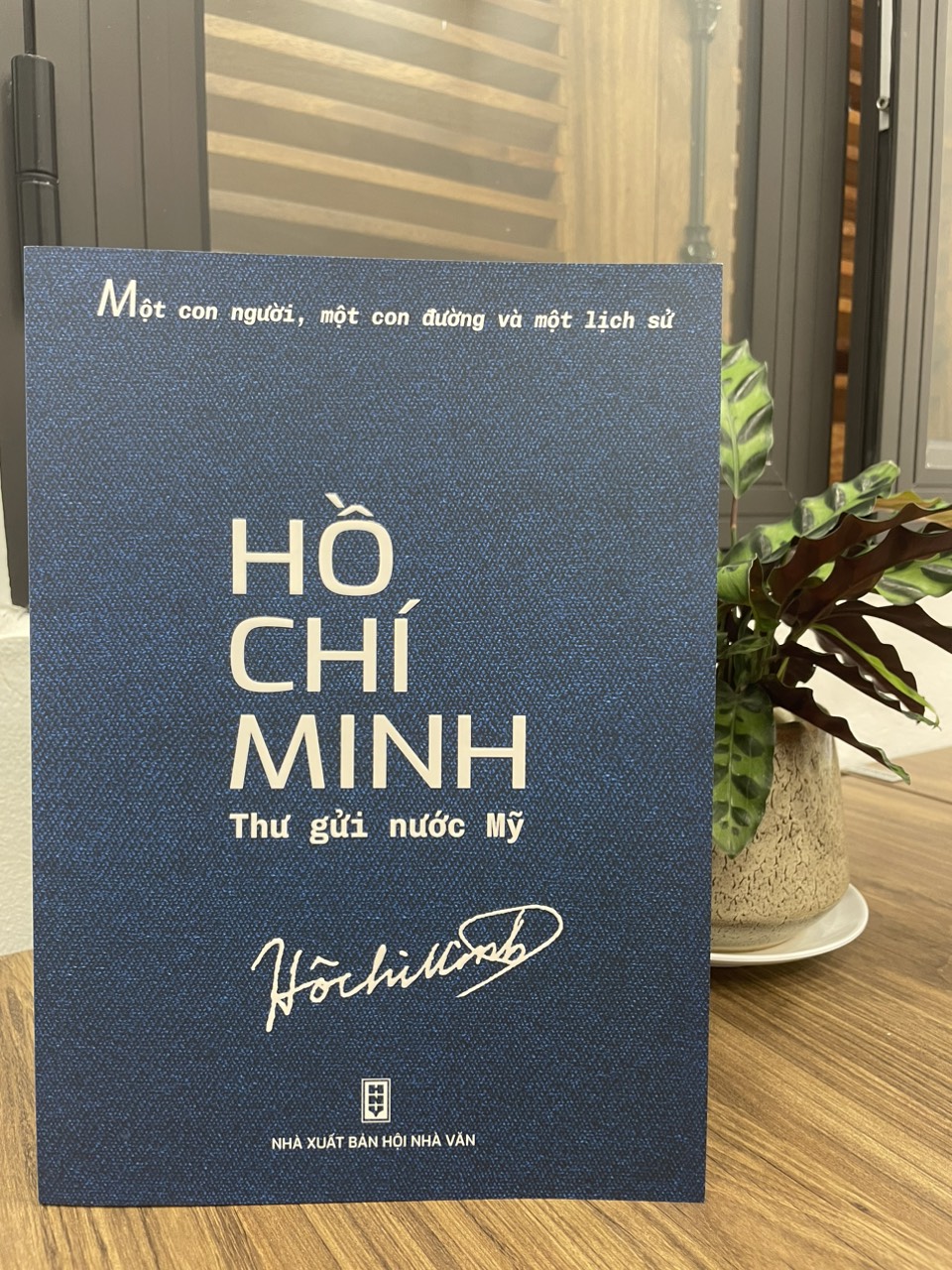 MỘT CON NGƯỜI, MỘT CON ĐƯỜNG VÀ MỘT LỊCH SỬ 