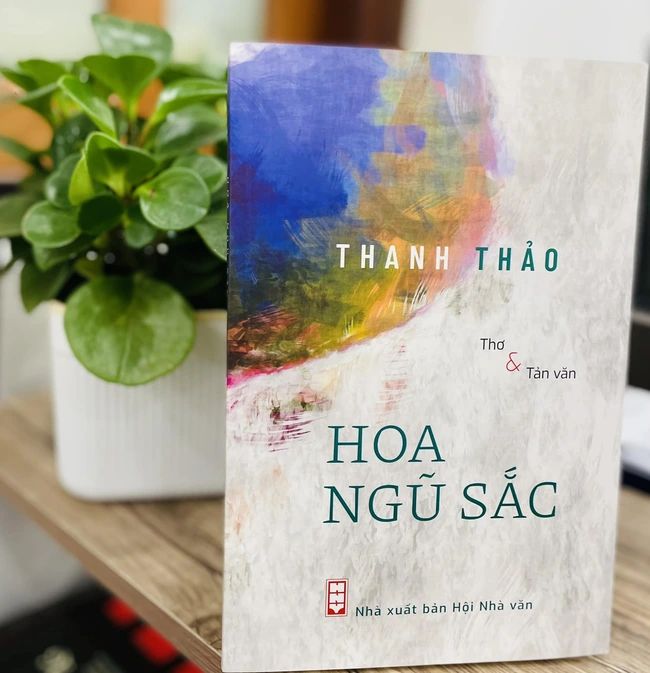 HOA NGŨ SẮC