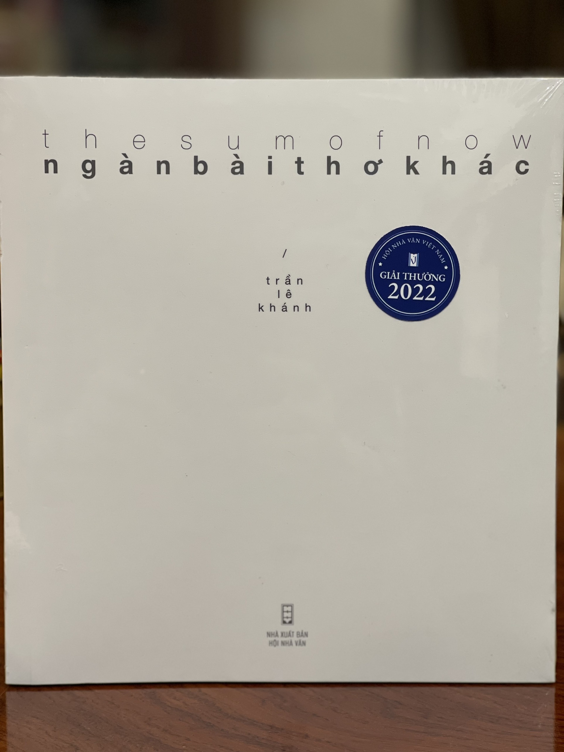 Ngàn bài thơ khác – tập thơ mang tinh thần và mỹ cảm riêng biệt
