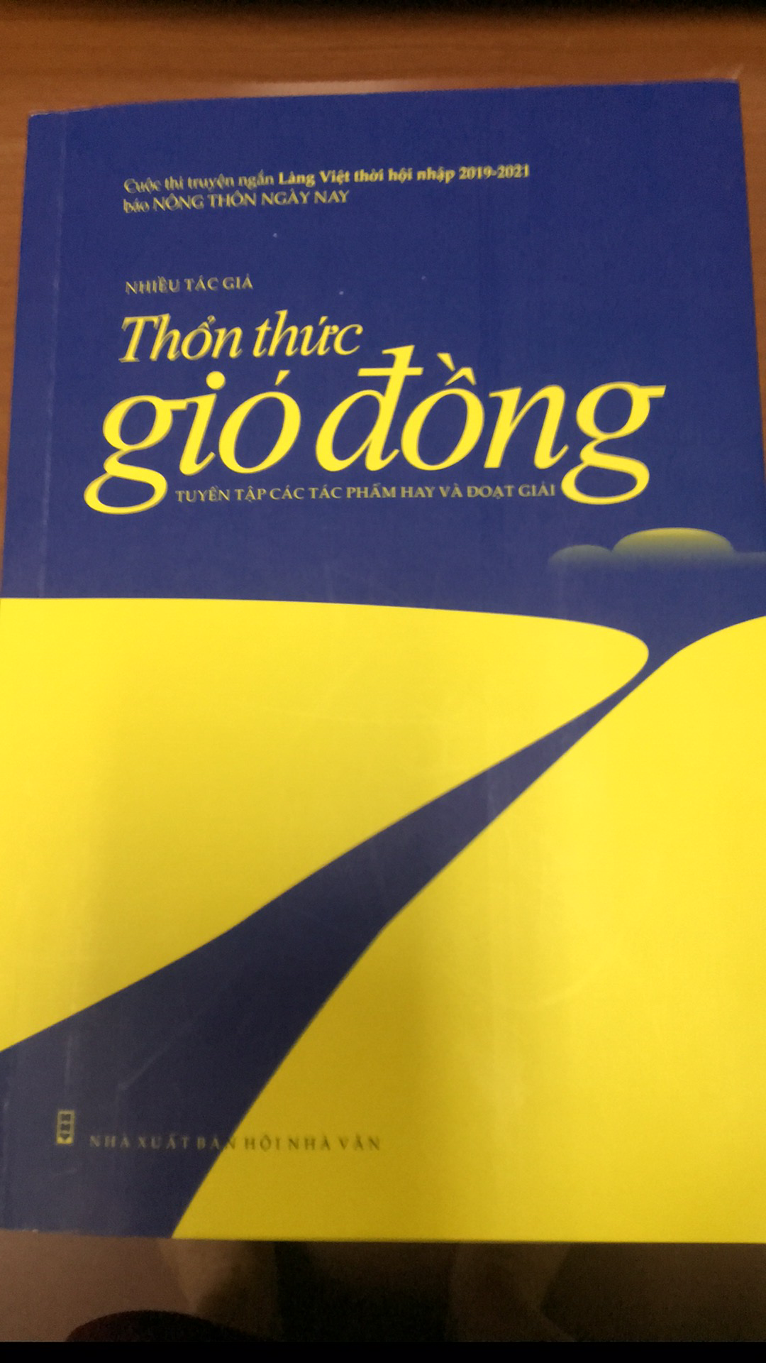 Thổn thức gió đồng