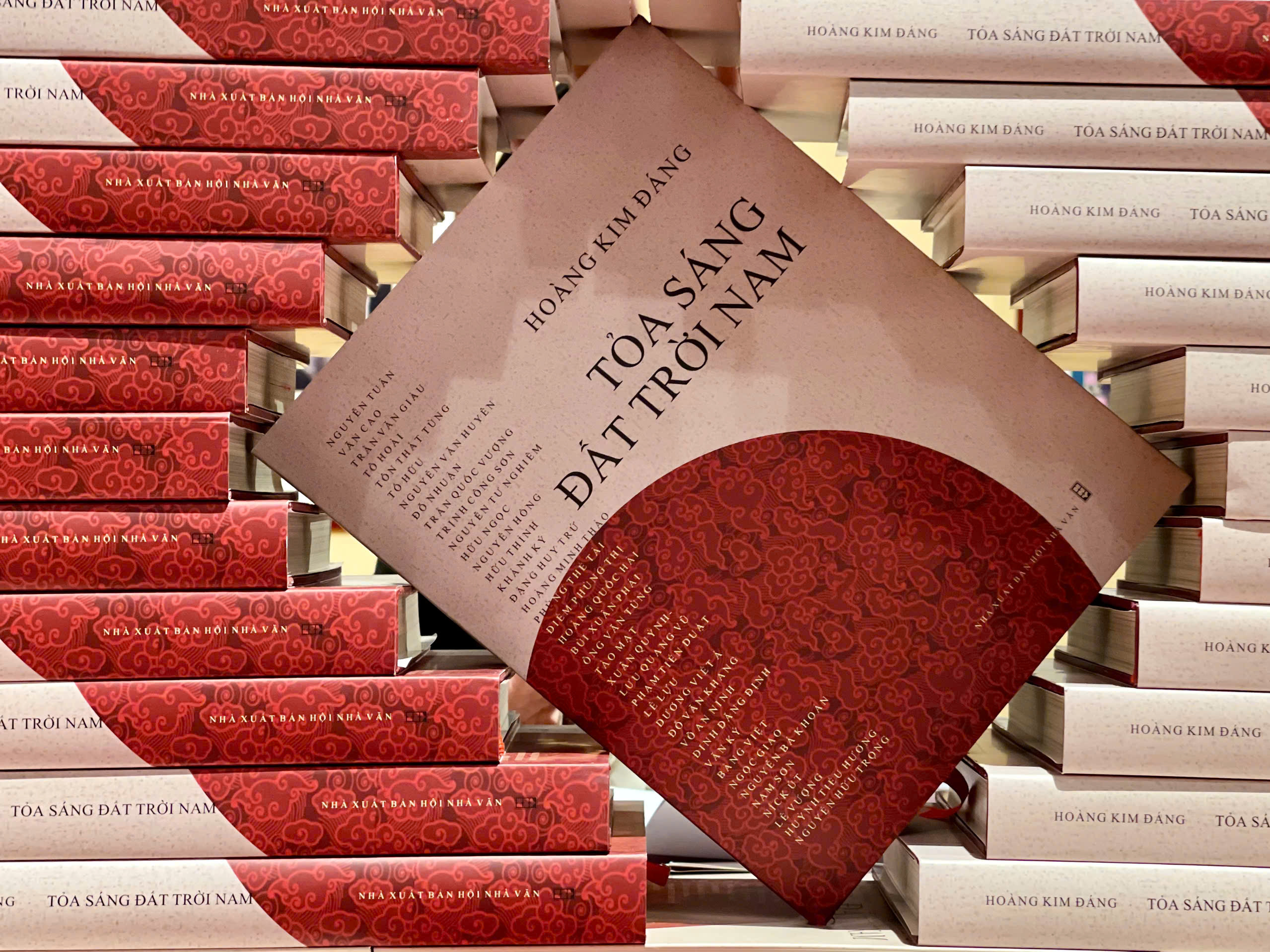 TOẢ SÁNG ĐẤT TRỜI NAM